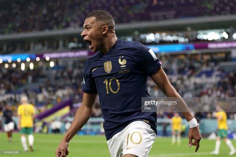 La Controversia del Can-can di Kylian Mbappé: Un Mix Esplosivo di Talento, Polemica e Ritmo Latino?