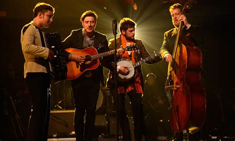 Il concerto di Mumford & Sons: folk rock britannico che scalda il cuore estivo!