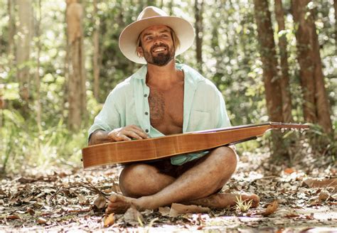 Xavier Rudd: Una Giornata di Musica, Amore e Pace Incancellabile